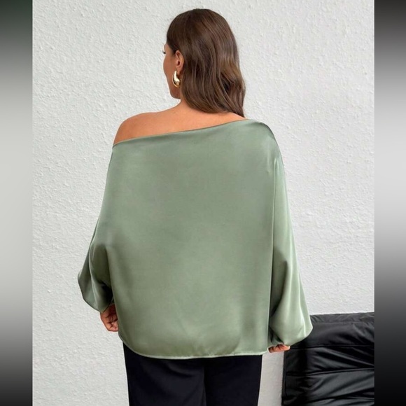 Luxe plus size dark green asymmetrical neck blouse - Picture 3 of 6